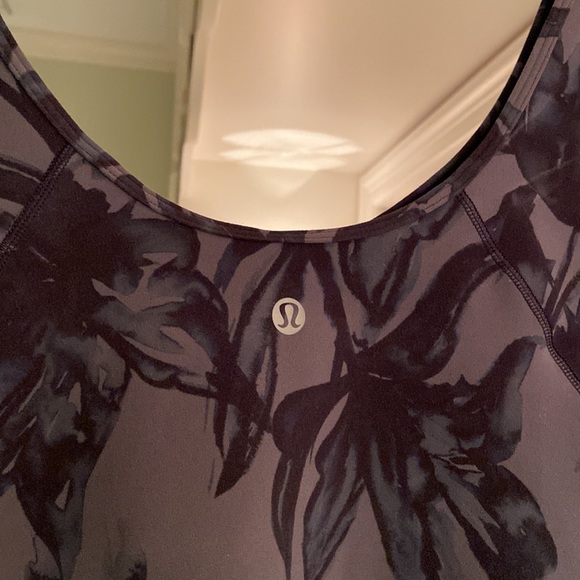 Lululemon Align Tee in Botanical Bloom Anchor Multi - Picture 8 of 10